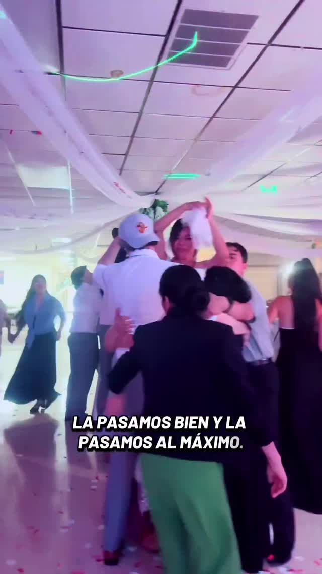 Pareja celebrando su boda con producción de B Production Entertainment