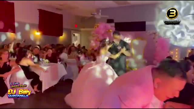 Quinceañera celebrando con B Production Entertainment